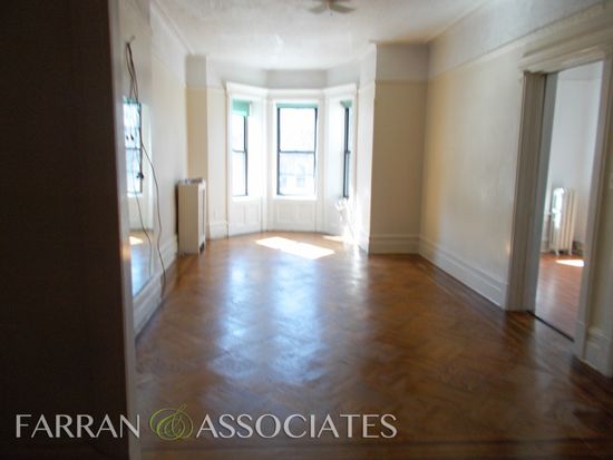 369 72nd St — property photo