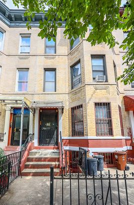 469 60th St — property photo