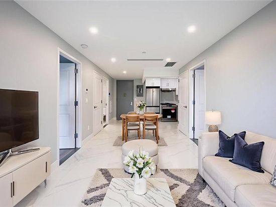 643 5th Ave #5D — property photo