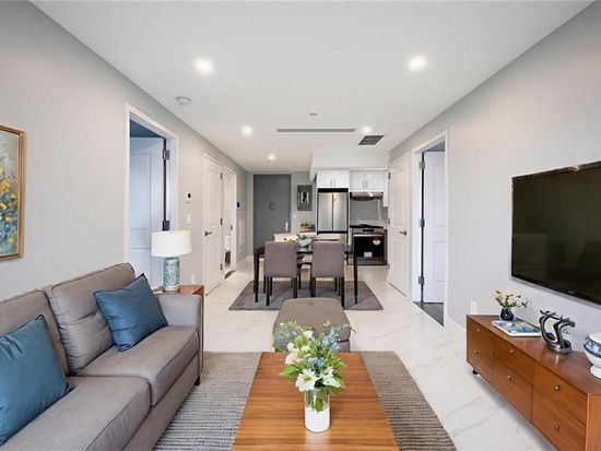 643 5th Ave #4D — property photo
